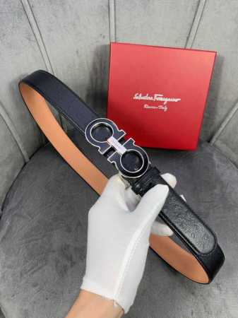 特P190 宽度3.5Cm Ferragamo（菲拉格慕）黑面砂底/双面头层牛皮配有金色/白色金属Gancio双扣。该皮带可调节，且能根据需要剪裁达到修身效果 - 点击图像关闭