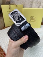 品名：巴宝莉C原单 材质：原单牛皮腰带 百分百头层牛皮腰带保证真皮，24K纯钢扣，专柜原单品质、做工精细，时尚大牌，送人自用首选 包装： 请认准如图专柜包装赠送