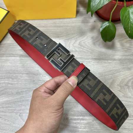 Fendi芬迪专柜同款 宽4.0Cm 双环正反用腰带 Ff按钉搭扣 红色Cuoio Romano皮革材质 反面面料带有烟草黄和黑色Ff图案 黑色珐琅金属饰面 时 - 点击图像关闭
