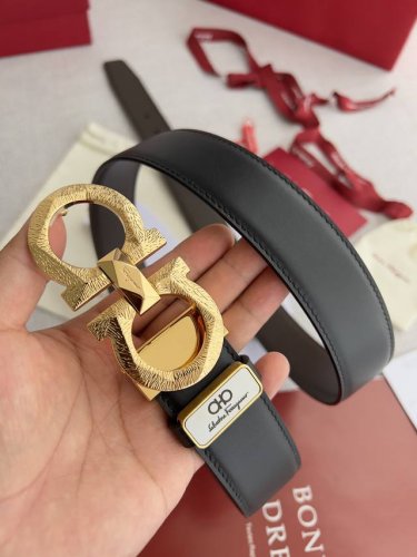 品名：菲拉格慕.Ferrgamo腰带 皮带 原单 型号：挂扣，原版经典花纹挂扣，实物拍摄，头层牛皮 材料：百分百头层牛皮，保证真皮。双面可用专柜同等质量，经典头