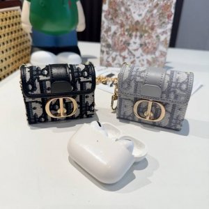 配斜挎链条Dior蒙田系列蓝牙耳机包耳机套，迷你斜挎小包 包包挂件 通用款式 尺寸7.5*6.5*3Cm，