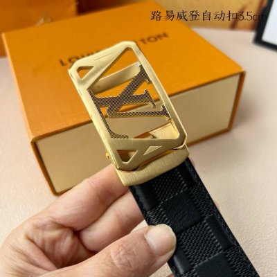特 品牌：路易威登新款进口小牛皮，手感细腻柔软。搭配纯钢自动精品钢扣，宽度：3.5Cm
