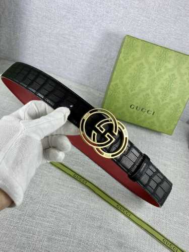 宽度4.0Cm Gucci Marmont系列每一季都会推陈出新，为灵感源于70年代的标志性Gg钢扣配件注入现代精髓。这款钻石Gg 热压经典款腰带反面采用两面头
