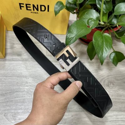 Fendi 芬迪 全套包装 专柜同款 宽40Mm 标志造型宽皮带。原版针扣，进口原版小牛皮制成，印有浮雕黑Ff 图案。镀金表面金属制品，品质保证。