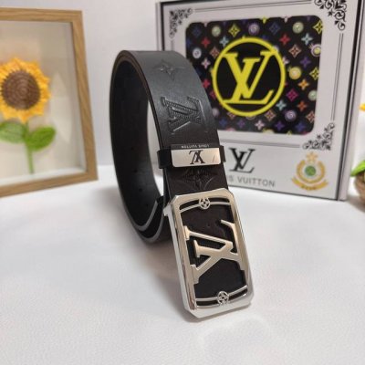 品名：LV..路易..威登 材质：原单牛皮腰带 百分百头层牛皮腰带保证真皮，24K纯钢扣，专柜原单品质、做工精细，时尚大牌，送人自用首选 包装： 请认准如图专柜