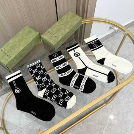 配包装 一盒五双 Gucci 古奇网红爆款出货~G家新品专柜对版袜子纯棉材质织造，超级柔软舒适，罗口经典金线双G，超级抢眼，Ins超火爆小单品，大牌出街，潮人必 - 点击图像关闭