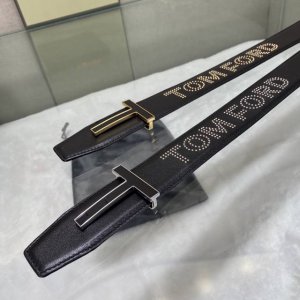 汤姆福特最新网红爆款双面头层牛皮配原装盒专柜同步3.8宽新款上市了，原版牛皮，搭配钢扣，优雅，大方用的方便。谢谢你转载。
