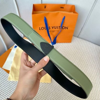 圖片包裝10 寬度：35Mm Lv S-Lock系列 寬度3.5Cm 驢家法國原廠荔枝紋皮料 搭配獨特的新型掛扣 雙面用