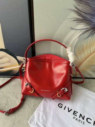 顶级原单 新款 Givenc*Y 纪梵家 Voyou 可拆卸肩带金属扣 水牛皮 单肩斜挎手提包 Nano 女款 寓意唯你皮质柔软，包型简约，包身轻且容量大 肩带