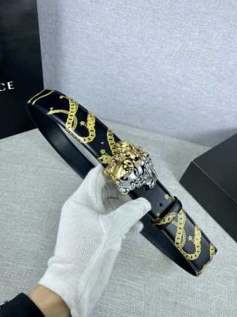 宽度3.8Cm Versace 范思哲 此款个性腰带由小牛皮制成，饰有链条印花，并配有标志性美杜莎五金搭扣配件。 - 点击图像关闭