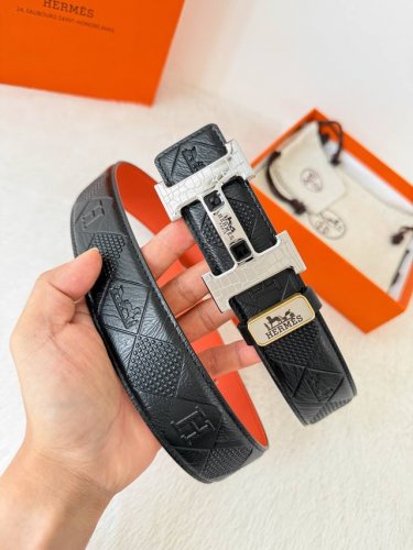 品名： 爱玛仕.Hermes腰带 皮带 原单 型号：挂扣，经典纯钢材质扣头，双面头层牛皮，图片实物拍摄 材料：双面头层牛皮，挂扣系列，纯钢材质扣头，镀钯电镀工艺