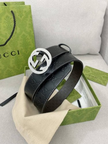 Gucci 海外专柜最新款同步更新，进口原厂头层牛皮，最新设计采用白线点缀，使得整体更加时尚百搭款式，宽度4.0Cm