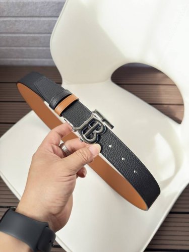 巴宝利 带宽34Mm 正品尺寸 专柜精品扣，真空电镀，工艺精细 天然头层牛皮.质感十足，手感柔软。时尚个性，经典百搭！可自行选择搭配