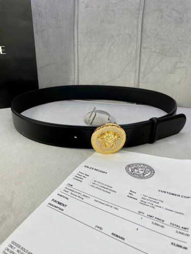 p340 宽度4.0Cm Versace（范思哲）此款腰带采用柔软牛皮革于意大利精制而成，配有金 银 枪色椭圆形腰带扣，饰有带水晶装饰的美杜莎。