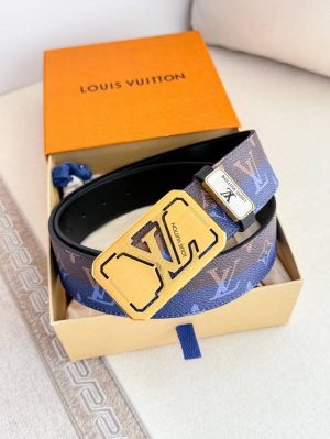 品名： Lv..路易..威登腰带皮带原单 型号：挂扣，经典纯钢材质挂扣，头层牛皮，图片实物拍摄 材料：头层牛皮，挂扣系列，纯钢材质扣头，钯镀电镀工艺永不掉色。原