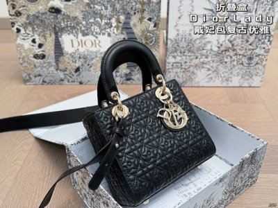 折叠盒 迪奥 Diorlady戴妃包 复古优雅 永远的经典 正式休闲皆可 日常通勤无压力 尺寸 20 17