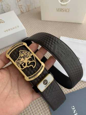 品名：Versace.范思哲原单 型号：挂扣，经典人头纯钢挂扣，图片实物拍摄 材料：百分百头层牛皮，保证真皮。24K纯铜扣双面可用专柜同等质量， 原版头层牛皮经 - 点击图像关闭