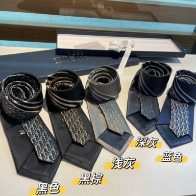 Dior家款新领带 Dior男士Cd提领花带 稀有展现精湛工手与时尚优雅理的想选择，这采款用Do家最经极典具标志性Logo提制花成的领带，以同色调法手演绎的更显