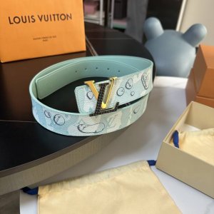 原版包裝1.0 L0Uis Vuitt0N 專櫃最新升級版本 寬度40毫米 全新訂製帆布搭配最新進口原廠皮底 配置新型字母雙層雙色搭扣 經典百搭款！