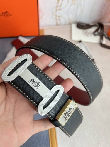 品名： 爱玛仕.Hermes腰带 皮带 原单 型号：挂扣，经典纯钢材质扣头，双面头层牛皮，图片实物拍摄 材料：双面头层牛皮，挂扣系列，纯钢材质扣头，钯镀电镀工艺