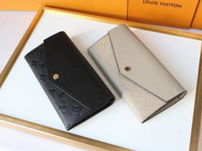 颜色 黑 卡其尺寸 19X10用压花加工实施了标志性的Monogram图Monogram Anplanetleather的主体，用颗粒Leather的片状完成了