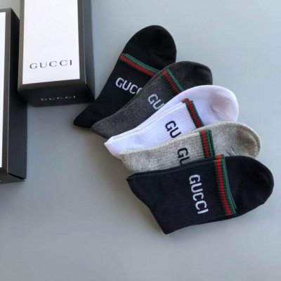 特 Gucci 古奇大G家男款袜子 一盒五双 红绿条搭配品牌全称Logo，特显高大上，纯棉材质，透气舒适，运动休闲百搭款，Ins超火爆小单品，大牌出街，潮人必备
