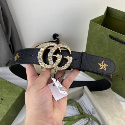 古奇，宽3.8Cm。最新原单意大利进口，Gucci复古标识出自80年代印花，搭配织纹背景，浮雕装饰金属搭扣，条条精美无瑕疵，原厂复刻，做工精细，搭配最新专柜方形