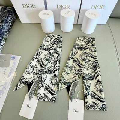 白色，太阳神，实物拍摄， 手机拍不出实物的美高品质Dior Mitzah老花时髦小丝带 绝对市面最好的版本 做工精细，丝带尖角直，这款上身效果也是非常赞，自留推