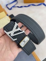 品名：Lv..路易..威登原单腰带 皮带 型号：挂扣，经典镶钻纯钢质扣头，图片实物拍摄 材料：双面头层牛皮，挂扣系列，纯钢材质扣头，钯镀电镀工艺五金永不掉色。经