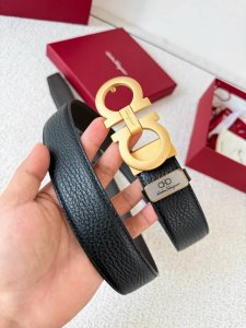 品名：菲拉格慕.Ferrgamo腰带 皮带 原单 型号：挂扣，纯铜材质经典挂扣，实物拍摄，头层牛皮 材料：百分百头层牛皮，保证真皮。纯铜材质，真空电镀永不掉色，