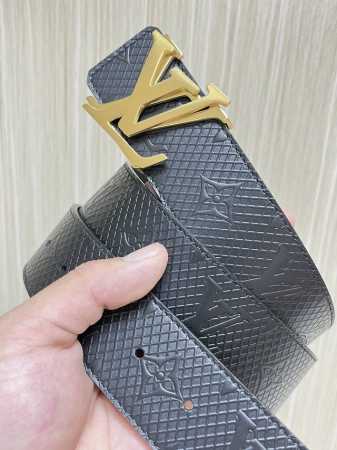 特 4.0宽，当季新款 双面进口牛皮，一面印网格，一面平纹，搭配精品错位金扣，官网同步， - 点击图像关闭