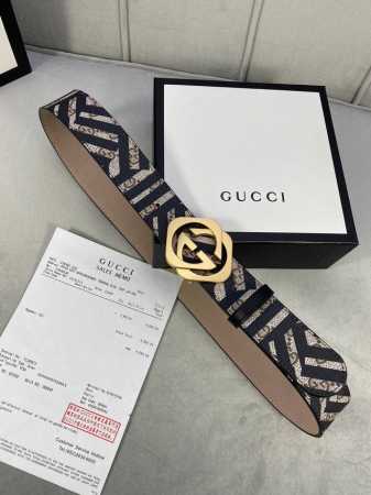 Gucci宽度4.0Cm 一侧为gg Supreme高级人造帆布，反面一侧为单色头层磨砂底、配以interlocking 菱形双层带扣。 - 点击图像关闭