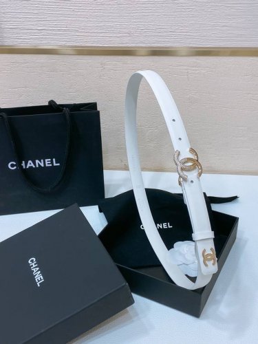 Chanel 24C 进口胎牛皮 软硬适中的小牛皮 Cc Logo黄铜搭扣 一年四季最不可缺少的搭配神器 穿裙子西装搭它简直不要太高级 2.0Cm精品 码数75