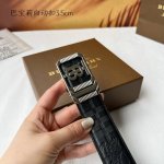特 品牌： 巴宝莉 新款进口小牛皮，手感细腻柔软。搭配纯钢自动精品钢扣，男士必备！宽度：3.5Cm