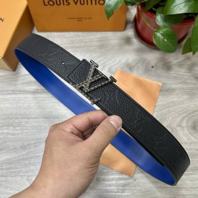Lv.路易威登 宽40Mm双面原版小牛皮 搭配单钌钯电镀扣 完美的手感.油边 出众的设计.风格 高贵奢华 时尚大方 高清实拍 货真价实 品质保证 双面用