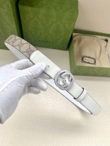 特P150 宽度3.0Cm Gucci Gg Supreme帆布是品牌的一款经典面料，经不同配色组合以及现代和经典设计演绎后，在《古驰爱的进行曲》全新时装系列中
