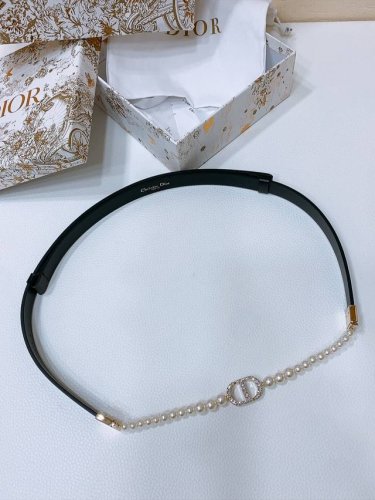 特P250 Montaigne Pearls 腰带 18毫米黑色光滑牛皮革白色树脂珠饰和仿水晶装饰 可调节、均码