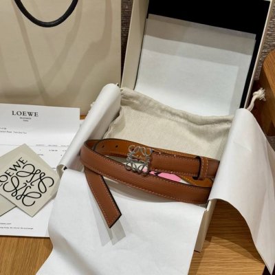 Ewe女士腰带 鹅卵石纹皮革腰带，Anagram搭扣*Anchor腰带 Cm宽度 五孔调节. 宽度 Cm.