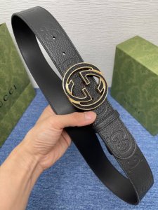 品牌 古驰 Gucci 描述 采用高级Gucci Signature真皮精制而成，触感厚实，饰以双G商标带扣。腰带为意大利尺寸，请在购买前参阅腰带尺寸指南. 原