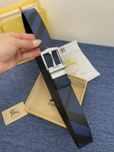 品牌 巴宝莉 特 描述 经典系列新品腰带，采用小牛皮材质，完美搭配手工车线，经典配色，可搭配商务西装或更为休闲的造型。腰带为法国尺寸，请在购买前参阅腰带尺寸指南