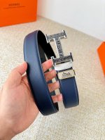 品名：爱马仕.Her..Mes自动扣皮带 腰带 型号：自动扣，纯钢材质经典自动扣，头层牛皮自动带身 腰带：百分百头层牛皮，自动带身，保证真皮。24K纯钢扣永不掉