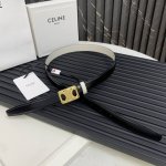 Taurillon皮革和天然牛皮革中号triomphe造型装饰双面腰带 女款尺码 Taurillon皮革 中腰 金色饰面 宽度1英寸 2.5厘米 Framed