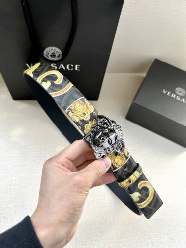 特P210 宽度3.8Cm Versace /Fendi 标志造型宽皮带，联名钉扣式美人头扣，范思哲原版进3D打印花绘 印有浮雕间色Ff 图案，镀金表面金属制品