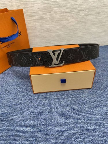 Louis Vuitton ：经典原单品质，经典印花皮搭配原版平纹底，原单精品挂扣，精工制作，细节看图，实物拍摄，高端奢华，宽度4.0Cm