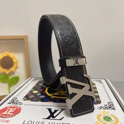 品名：Lv..路易..威登 材质：原单牛皮腰带 百分百头层牛皮腰带保证真皮，24K纯钢扣，专柜原单品质、做工精细，时尚大牌，送人自用首选 包装： 请认准如图专柜