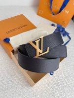 l0Uis Vuitt0N Lv 男士专柜品质掌纹腰帶 寬度40毫米 配置精钢字母搭扣 扣头可随意搭配 ～双面小牛皮设计 皮质柔软 手感细腻舒适