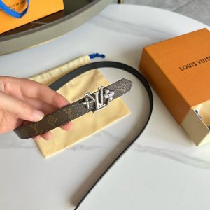 原版包裝 驢牌 寬度2Cm雙面用女士腰帶 一面訂制帆布材料襯托原廠小牛皮 新款標誌性搭扣 女神必備單品