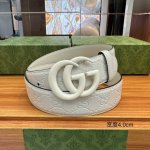 特 Gucccci 宽度:4.0Cm，带身采用米白色头层牛皮压古驰双G标志印花，经典互扣式双G铜金属扣头意大利时尚精品