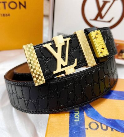 皮带：Lv..路易..威登顶级复刻. 腰带：原单品质百分百头层牛皮，保证真皮。雕花镂空工艺.真空电镀.永不掉色.24K纯钢扣纯手工编织系列双面可用专柜同等质量，