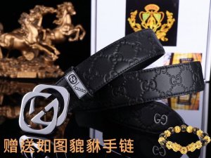 皮带：古奇.Gu Cci原单 腰带：认准如图专柜包装，赠送打孔器 材料：百分百头层牛皮，保证真皮。24K纯钢扣Gg花纹系列专柜同等质量， 送人自用首选 包装：